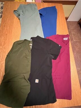 Womens Mixed Lot of 5 Scrub Tops Carhartt, Fabletics and Greys Size Large